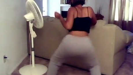 Phat ebonygirl twerks her big booty in grey leggings
