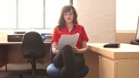 Whorish secretary Kate Anne is masturbnating her pussy in the office