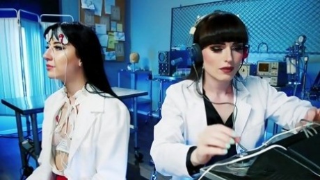 Saucy shemale doctor rimming alt dark hair