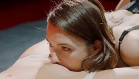 Aphrodisiac Hayli Sanders and Alexis Crystal's face sitting xxx